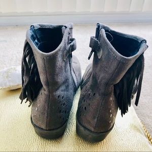 SAM EDELMAN CIRCUS "NATSHA" gray ZIP ANKLE BOOTS. (Smoke Free Home)